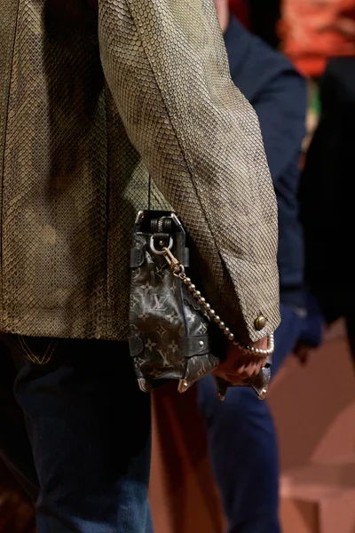 Look 60